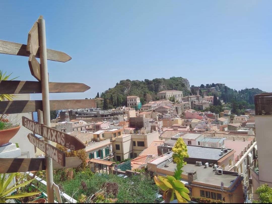 "Little Sicilian Home"-Room With A Private Bathroom & Kitchen -Fridge - And Shared A Beautiful Terrace On Hostel Taormina Center Bagian luar foto